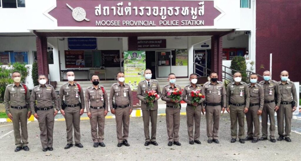 เมื่อเวลา 10.00 น.วันที่ 1 ธันวาคม พล.ต.ต.ดิเรก ปลั่งดี ประธานคณะกรรมการตรวจสอบและติดตาม บริหารงานตำรวจ (กต.ตร.) สภ.หมูสี อ.ปากช่อง จ.นครราชสีมา พร้อมด้วย นายวรวุฒิ อ้นรี