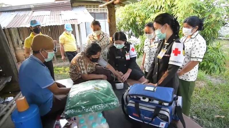 มทบ.210 ลงพื้นที่ดูแลผู้ป่วยติดเตียง พร้อมมอบผ้าห่มกันหนาวช่วยชาวบ้านผู้ยากไร้