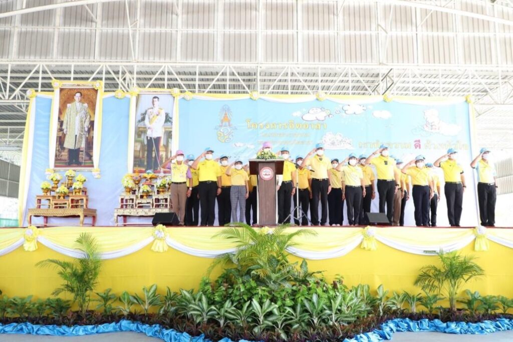 จิตอาสาพระราชทาน จังหวัดปทุมธานี จัดกิจกรรมจิตอาสา "เราทำความดีเพื่อชาติ ศาสน์ กษัตริย์" เนื่องในวันคล้ายวันพระบรมราชสมภพ พระบาทสมเด็จพระบรมชนกาธิเบศร มหาภูมิพลอดุลยเดชมหาราช บรมนาถบพิตร วันชาติ และวันพ่อแห่งชาติ 5 ธันวาคม 2564